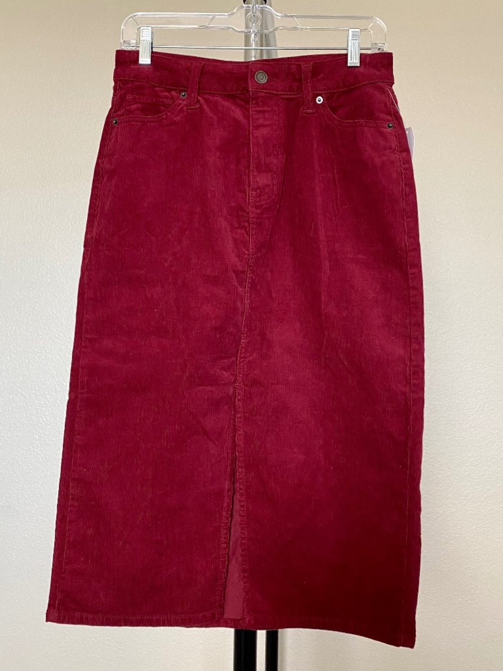 Time and Tru Womenʻs Maroon Corduroy Midi Skirt with Slit Size 4